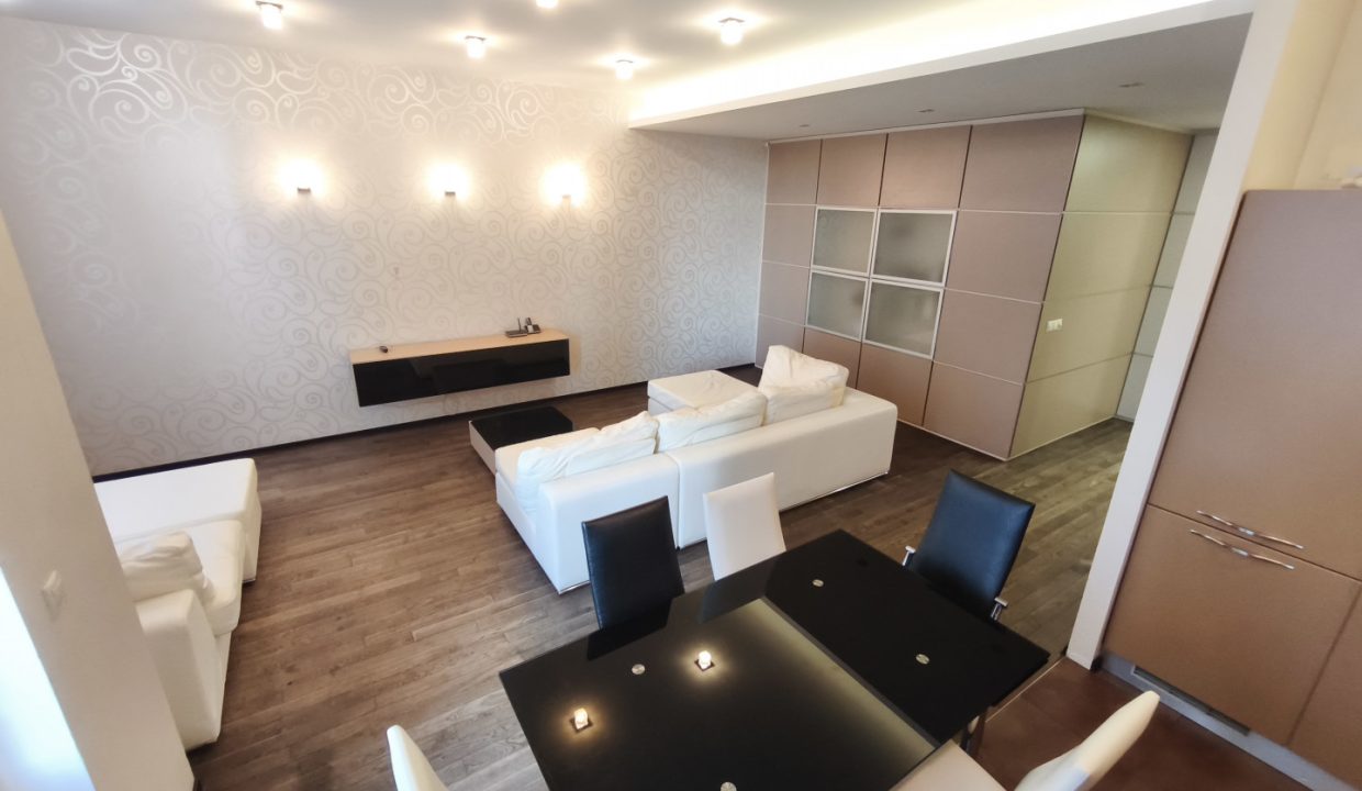 d28ca84111bab51b4cafea5d3bf650f7821d8fe921044fa7ac51b844d90b1e77