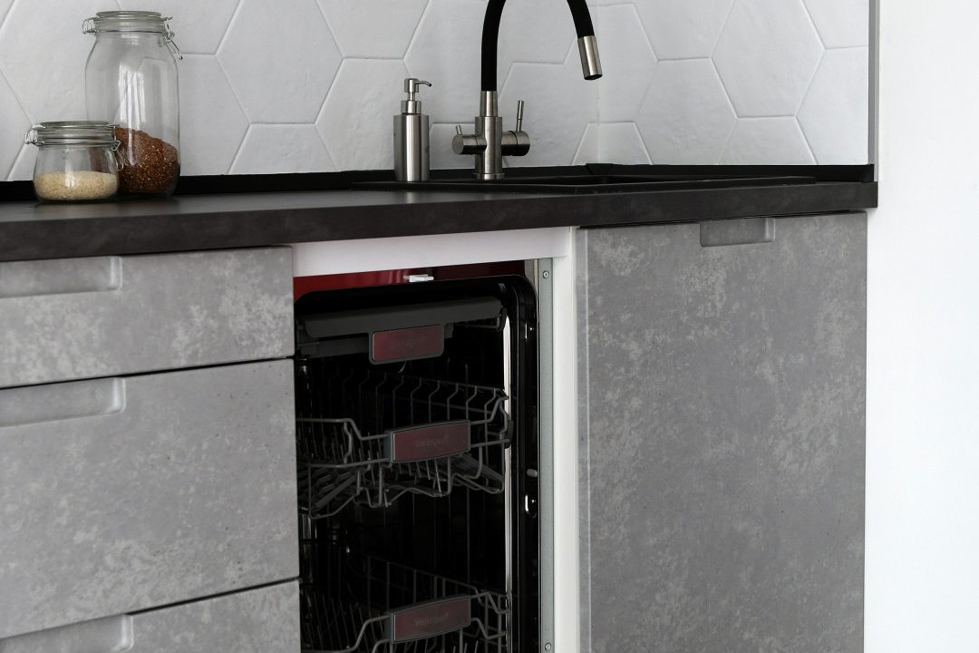 e430a3be6d258f3c7f0c721ab63e6f9abcbb46f9e639d155003d120dea17325f