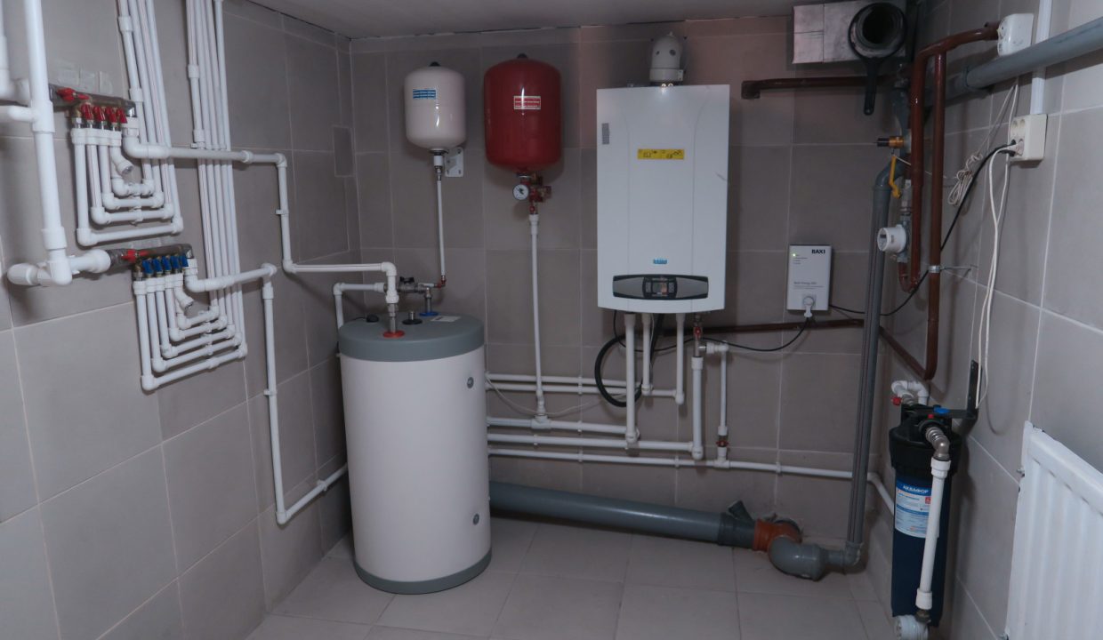 51b7780d160eddc79b8372dcd7d8536207945ed1292e21c5af71395488ee609e